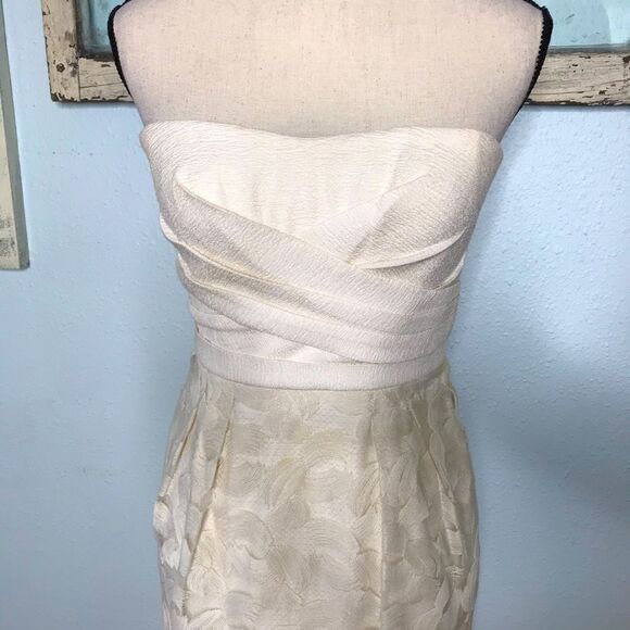 Gorgeous BCBGMAXAZRIA Strapless Dress - Picture 12 of 16